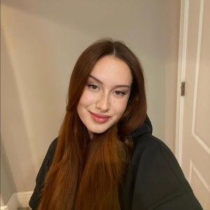 Meet your Posher, Adela